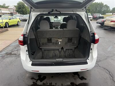2018 Toyota Sienna LE 7-Passenger  AWD - Photo 24 - Flushing, MI 48433