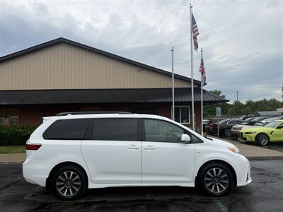 2018 Toyota Sienna LE 7-Passenger  AWD - Photo 4 - Flushing, MI 48433