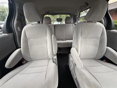 2018 Toyota Sienna LE 7-Passenger  AWD - Photo 13 - Flushing, MI 48433