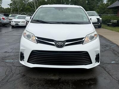 2018 Toyota Sienna LE 7-Passenger  AWD - Photo 2 - Flushing, MI 48433