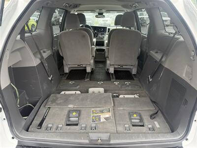 2018 Toyota Sienna LE 7-Passenger  AWD - Photo 23 - Flushing, MI 48433