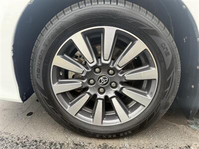 2018 Toyota Sienna LE 7-Passenger  AWD - Photo 10 - Flushing, MI 48433