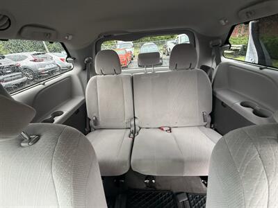 2018 Toyota Sienna LE 7-Passenger  AWD - Photo 22 - Flushing, MI 48433