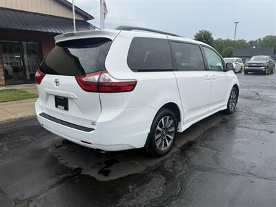 2018 Toyota Sienna LE 7-Passenger  AWD - Photo 5 - Flushing, MI 48433