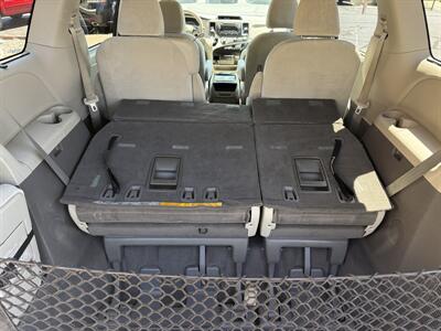 2011 Toyota Sienna LE 8-Passenger   - Photo 30 - Flushing, MI 48433