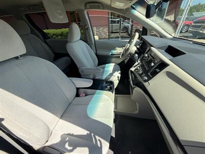2011 Toyota Sienna LE 8-Passenger   - Photo 34 - Flushing, MI 48433