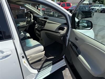 2011 Toyota Sienna LE 8-Passenger   - Photo 33 - Flushing, MI 48433