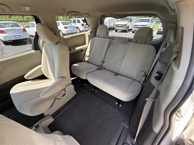 2011 Toyota Sienna LE 8-Passenger   - Photo 22 - Flushing, MI 48433