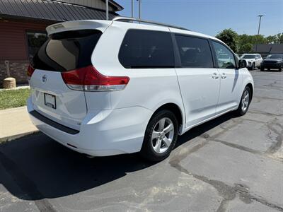 2011 Toyota Sienna LE 8-Passenger   - Photo 5 - Flushing, MI 48433