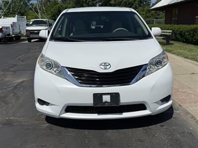 2011 Toyota Sienna LE 8-Passenger   - Photo 2 - Flushing, MI 48433