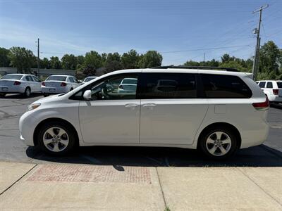 2011 Toyota Sienna LE 8-Passenger   - Photo 8 - Flushing, MI 48433