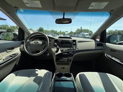 2011 Toyota Sienna LE 8-Passenger   - Photo 24 - Flushing, MI 48433