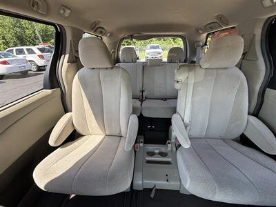 2011 Toyota Sienna LE 8-Passenger   - Photo 12 - Flushing, MI 48433