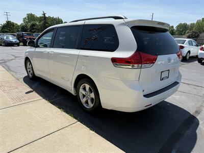 2011 Toyota Sienna LE 8-Passenger   - Photo 7 - Flushing, MI 48433