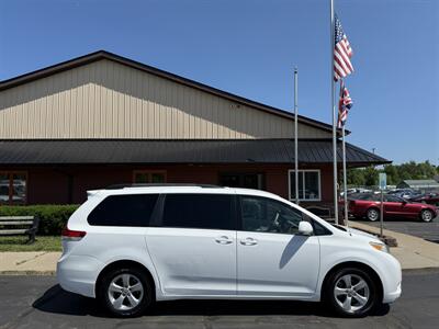 2011 Toyota Sienna LE 8-Passenger   - Photo 4 - Flushing, MI 48433
