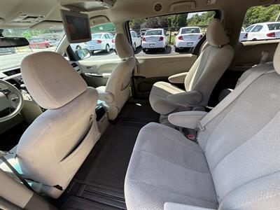 2011 Toyota Sienna LE 8-Passenger   - Photo 21 - Flushing, MI 48433