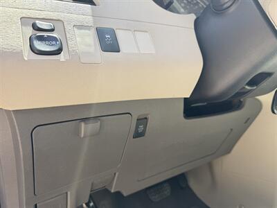2011 Toyota Sienna LE 8-Passenger   - Photo 18 - Flushing, MI 48433