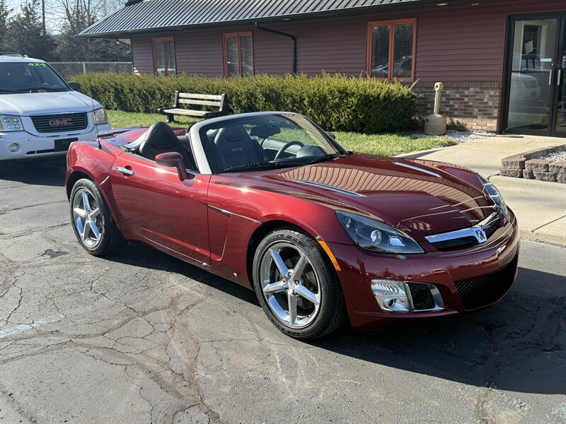 2009 Saturn SKY Red Line  5-Speed Manual - Photo 1 - Flushing, MI 48433