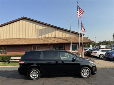 2013 Toyota Sienna XLE 8-Passenger   - Photo 4 - Flushing, MI 48433