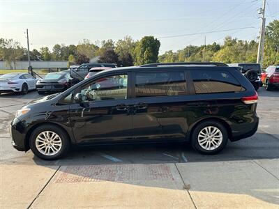 2013 Toyota Sienna XLE 8-Passenger   - Photo 8 - Flushing, MI 48433