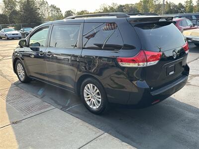 2013 Toyota Sienna XLE 8-Passenger   - Photo 7 - Flushing, MI 48433