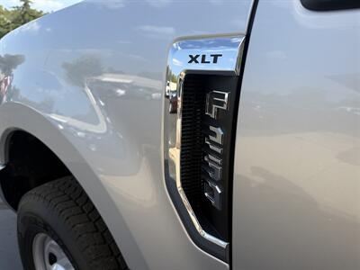 2018 Ford F-250 Super Duty XLT  Crew Cab 4X4 - Photo 13 - Flushing, MI 48433