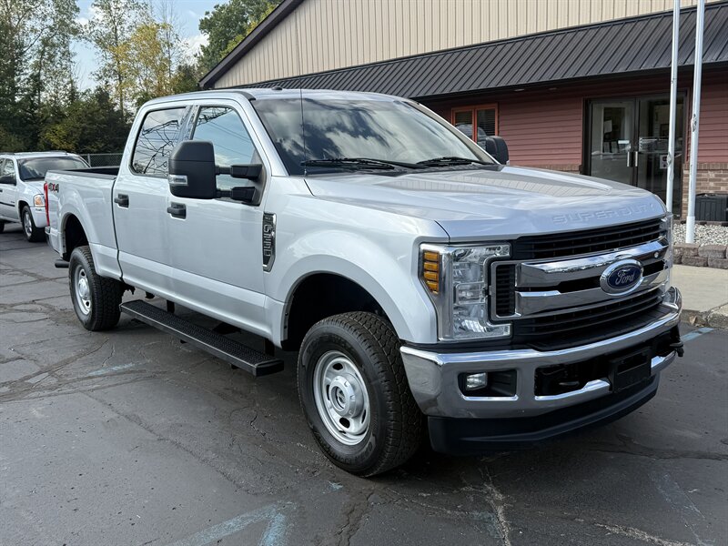 2018 Ford F-250 Super Duty XLT  Crew Cab 4X4 - Photo 1 - Flushing, MI 48433