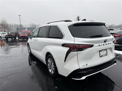 2021 Toyota Sienna XLE 7-Passenger  AWD - Photo 8 - Flushing, MI 48433