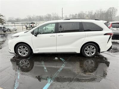 2021 Toyota Sienna XLE 7-Passenger  AWD - Photo 7 - Flushing, MI 48433