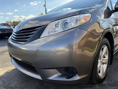 2011 Toyota Sienna Base 7-Passenger   - Photo 27 - Flushing, MI 48433