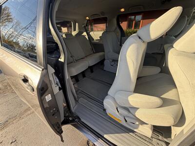 2011 Toyota Sienna Base 7-Passenger   - Photo 24 - Flushing, MI 48433