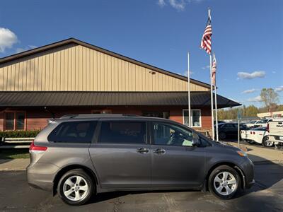 2011 Toyota Sienna Base 7-Passenger   - Photo 4 - Flushing, MI 48433
