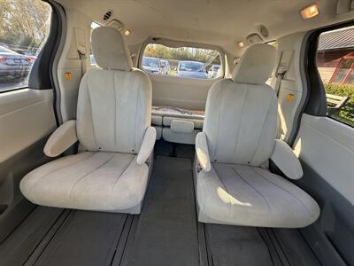 2011 Toyota Sienna Base 7-Passenger   - Photo 11 - Flushing, MI 48433
