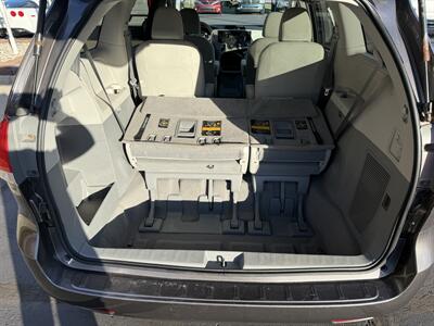 2011 Toyota Sienna Base 7-Passenger   - Photo 16 - Flushing, MI 48433