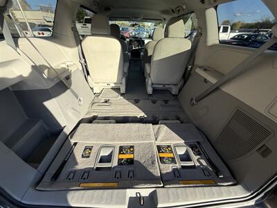 2011 Toyota Sienna Base 7-Passenger   - Photo 19 - Flushing, MI 48433