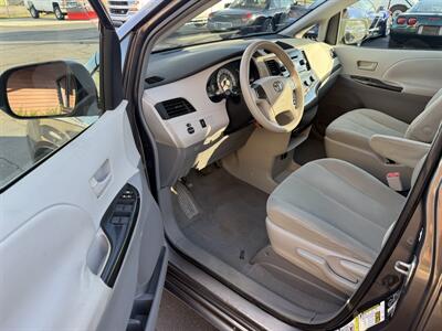 2011 Toyota Sienna Base 7-Passenger   - Photo 10 - Flushing, MI 48433