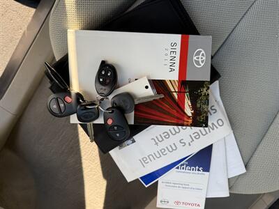 2011 Toyota Sienna Base 7-Passenger   - Photo 26 - Flushing, MI 48433