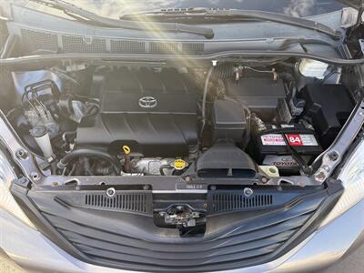 2011 Toyota Sienna Base 7-Passenger   - Photo 29 - Flushing, MI 48433