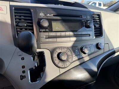 2011 Toyota Sienna Base 7-Passenger   - Photo 13 - Flushing, MI 48433