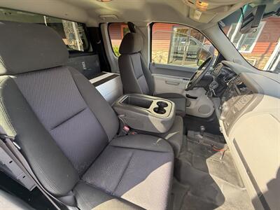 2012 Chevrolet Silverado 2500 Extended Cab  WT 4WD - Photo 12 - Flushing, MI 48433