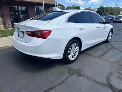 2017 Chevrolet Malibu LT   - Photo 5 - Flushing, MI 48433