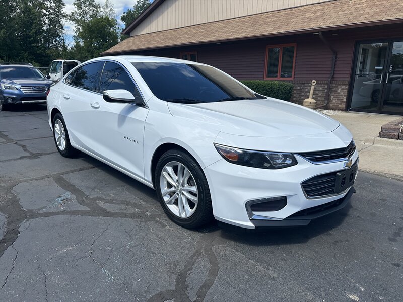 2017 Chevrolet Malibu LT   - Photo 1 - Flushing, MI 48433