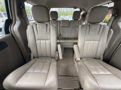 2016 Chrysler Town & Country Touring   - Photo 10 - Flushing, MI 48433
