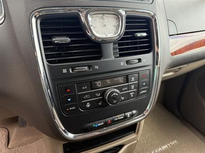 2016 Chrysler Town & Country Touring   - Photo 14 - Flushing, MI 48433