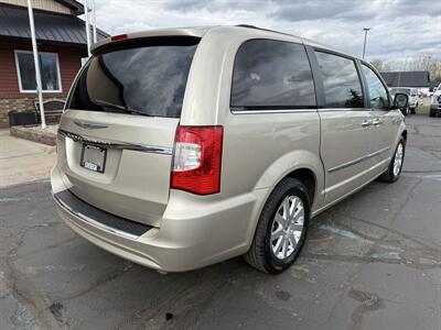 2016 Chrysler Town & Country Touring   - Photo 5 - Flushing, MI 48433