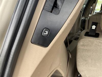 2016 Chrysler Town & Country Touring   - Photo 27 - Flushing, MI 48433