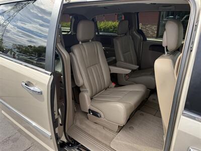 2016 Chrysler Town & Country Touring   - Photo 26 - Flushing, MI 48433