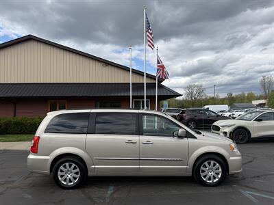 2016 Chrysler Town & Country Touring   - Photo 6 - Flushing, MI 48433