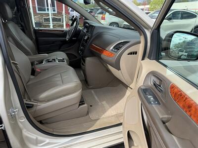 2016 Chrysler Town & Country Touring   - Photo 30 - Flushing, MI 48433