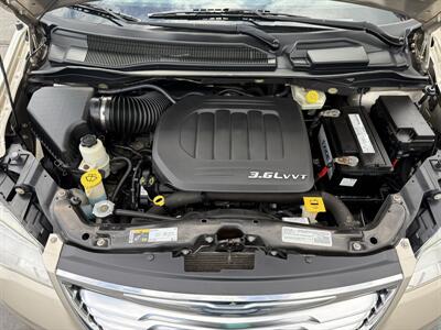 2016 Chrysler Town & Country Touring   - Photo 32 - Flushing, MI 48433